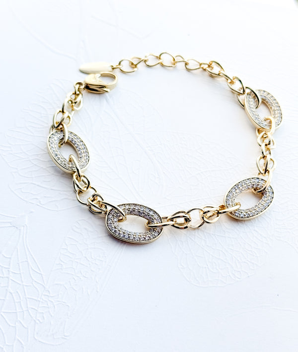 i　トュデイフル　Oval Chain Bracelet Oval Crystal Chain Bracelet – honeylou
